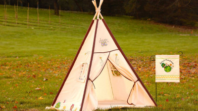 Embroidered-Children's-Play-Tent-and-Flag.jpg