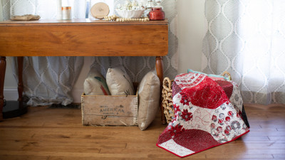 Red_and_White_Christmas_Quilt.jpg