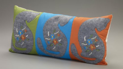 3_Cats_Pillow_p.jpg