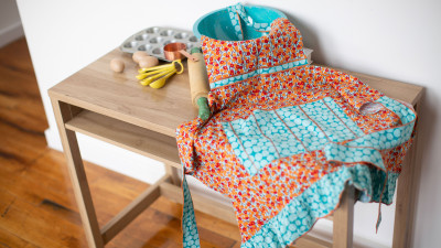 Ruffly_Serged_Apron.jpg