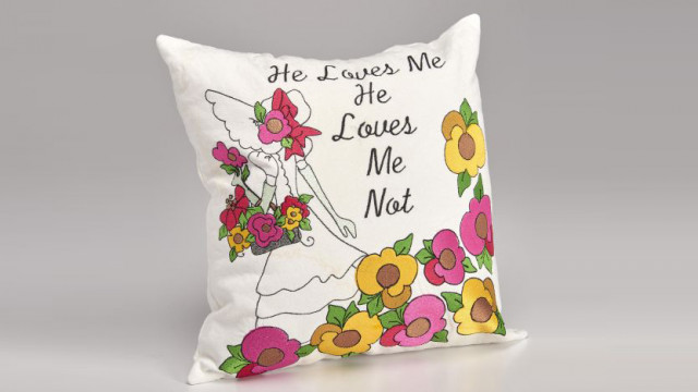 coloringwiththreadpillow.jpg
