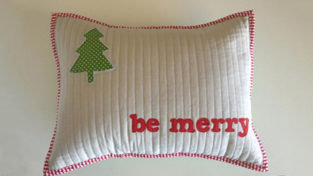 Merry_Little_Pillow_p.jpg