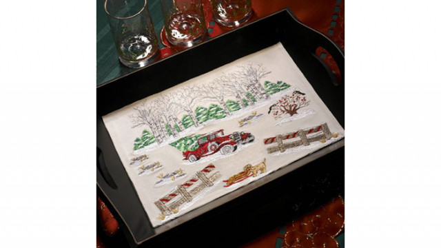 Christmas_Scene_Embroidered_Tray.jpg