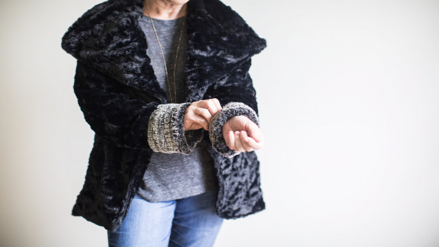 SERGER_LS_FUZZY_COAT_13.jpg