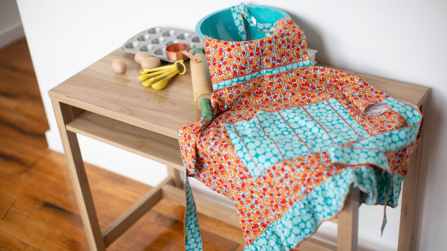Ruffly_Serged_Apron.jpg