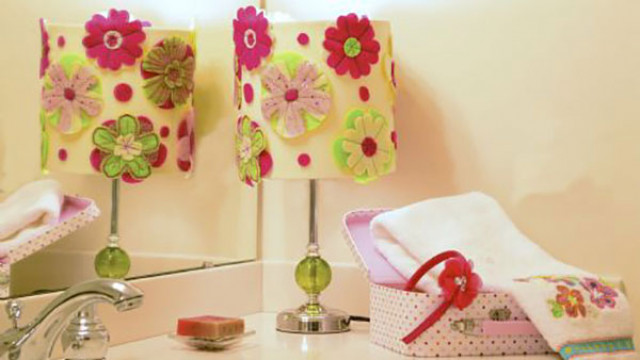 Flower_Decorated_Lamp_Shade.jpg
