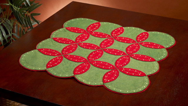 Sashiko_Holiday_Table_Topper.jpg