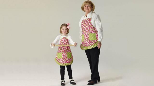 Mommy_and_Me_Embroidered_Aprons_p.jpg