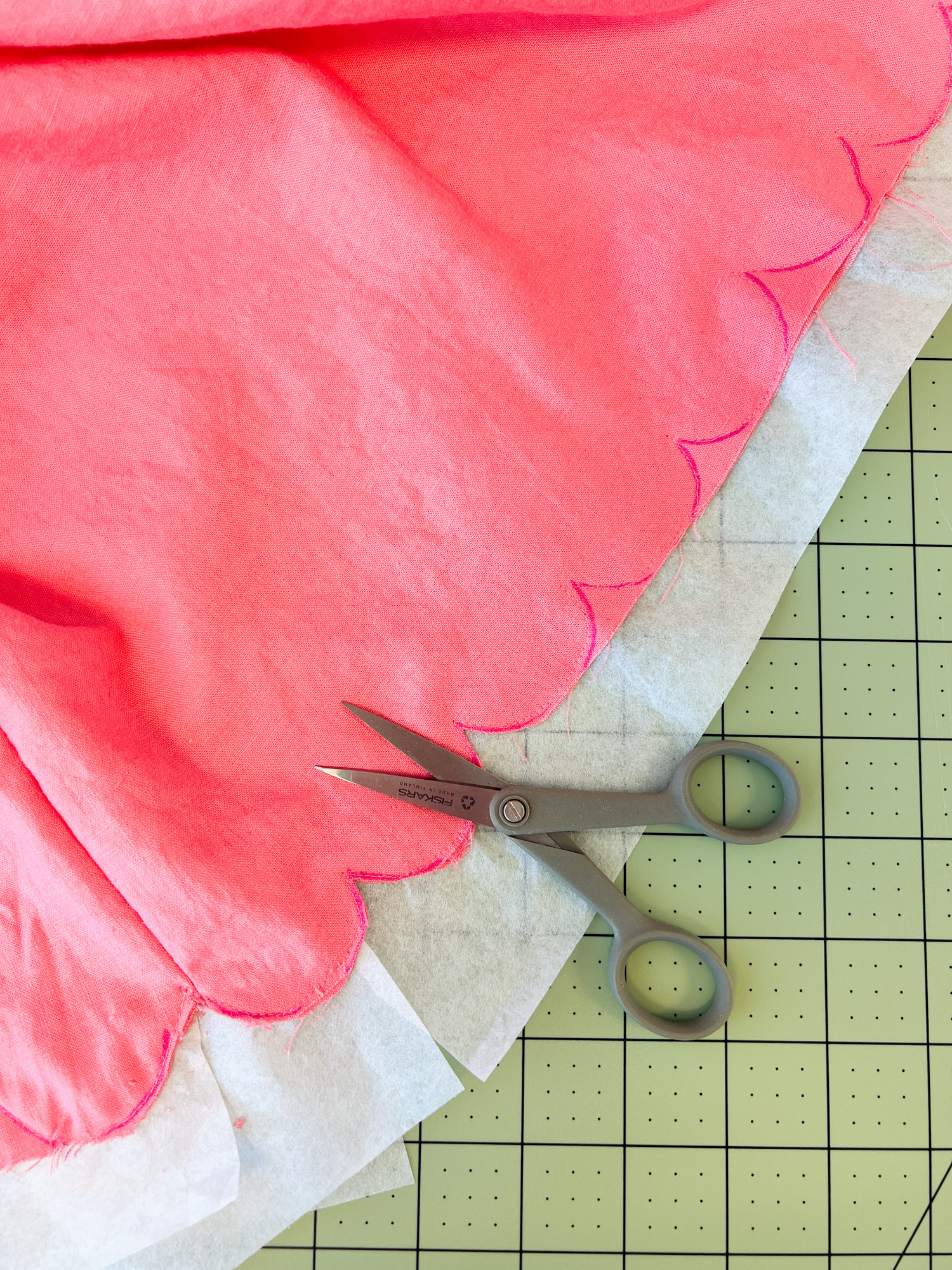 scalloped hem  Scalloped hem, Easy sewing, Sewing tutorials