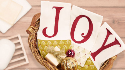 Joy_Holiday_Towels.jpg