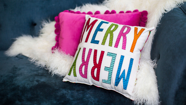 Merry_Merry_Pillow.jpg